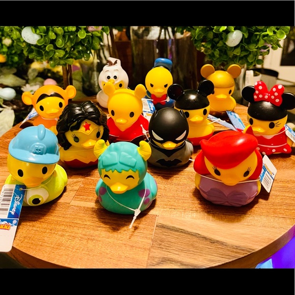 NEW Disney Official Duckz Wonder Woman Duck Collectible - Picture 9 of 9